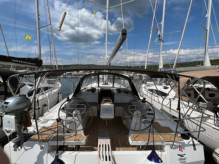 Bavaria C42 - 