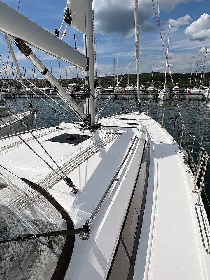 Bavaria C42 - 