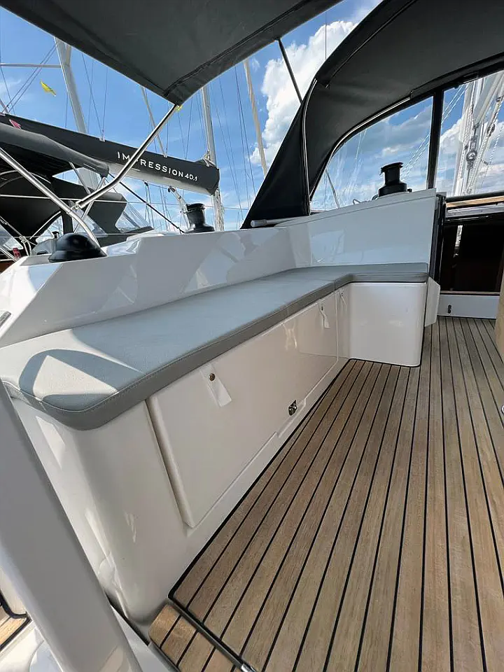 Bavaria C42 - 