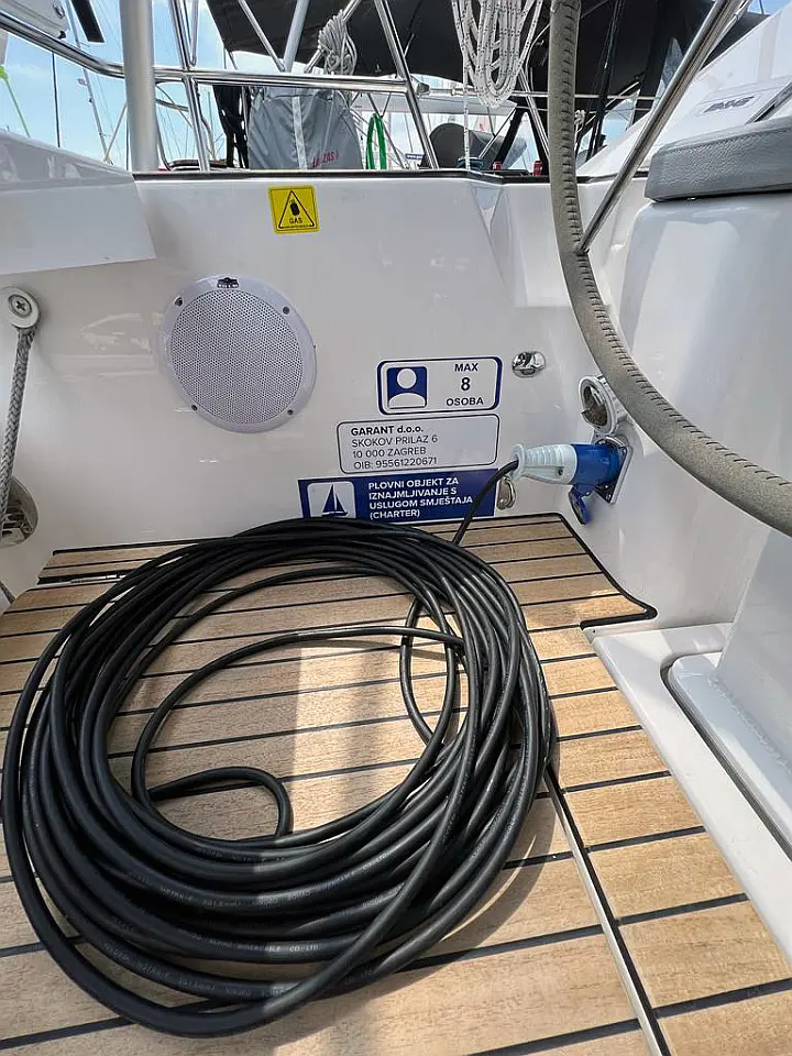 Bavaria C42 - 