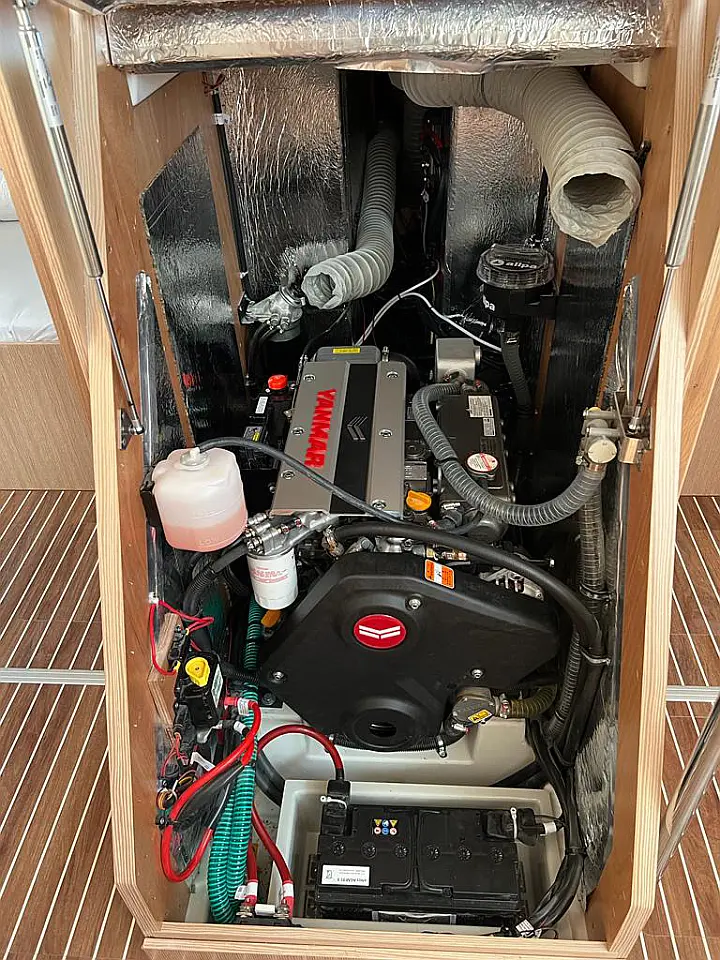 Bavaria C42 - 