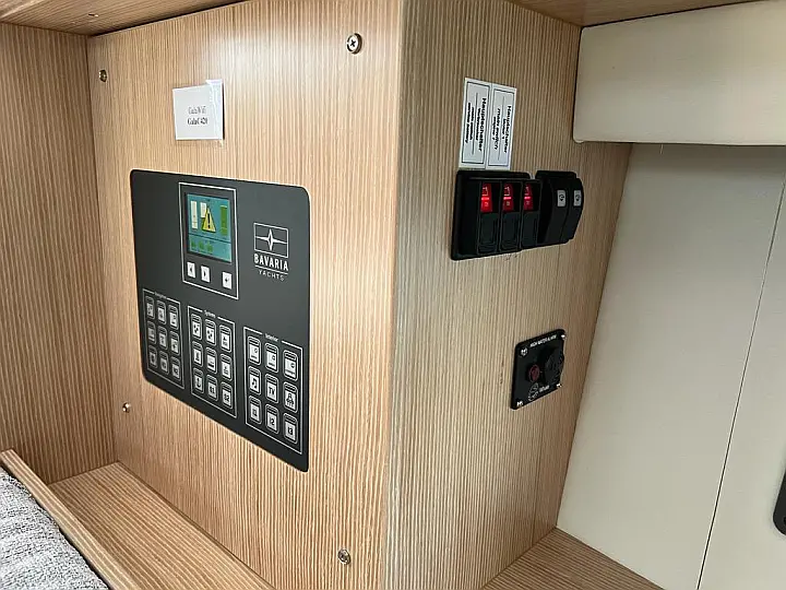 Bavaria C42 - 