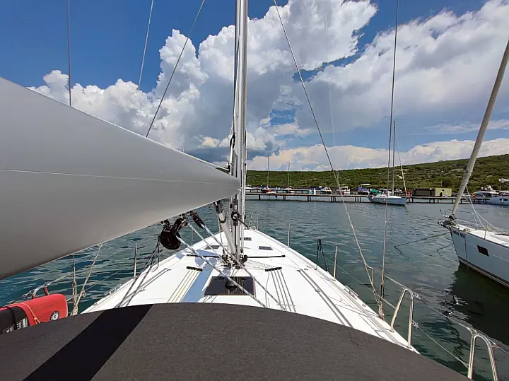 Bavaria C42 - 