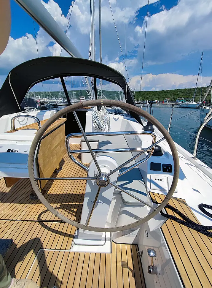 Bavaria C42 - 