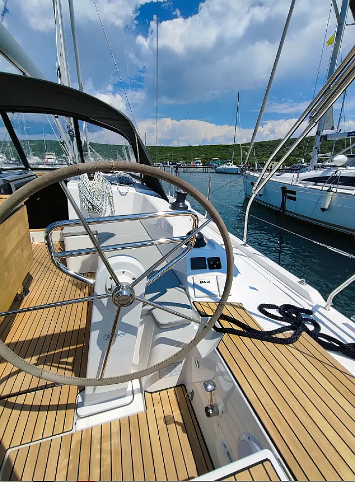 Bavaria C42 - 