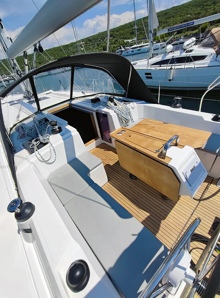 Bavaria C42 - 