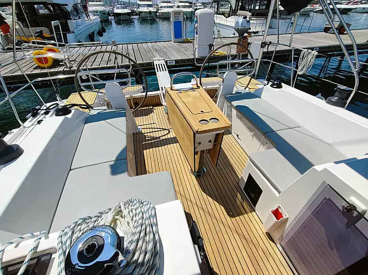 Bavaria C42 - 