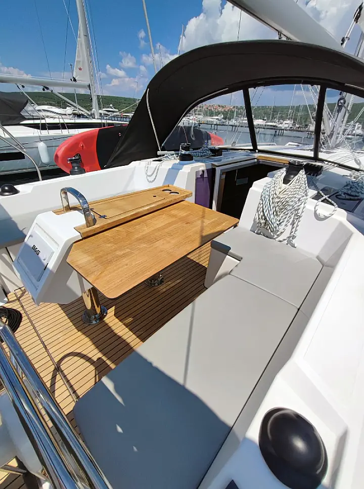 Bavaria C42 - 