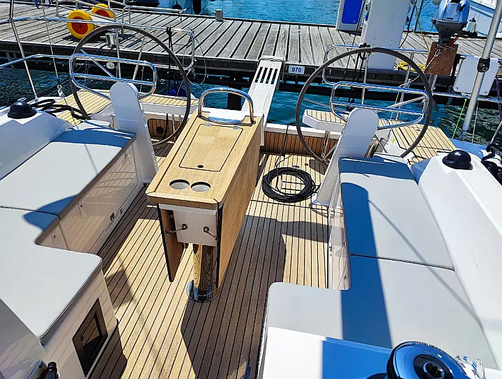 Bavaria C42 - 