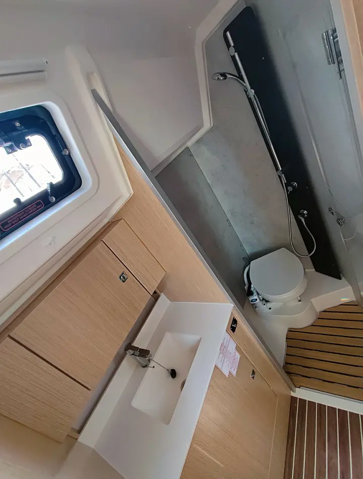 Bavaria C42 - 