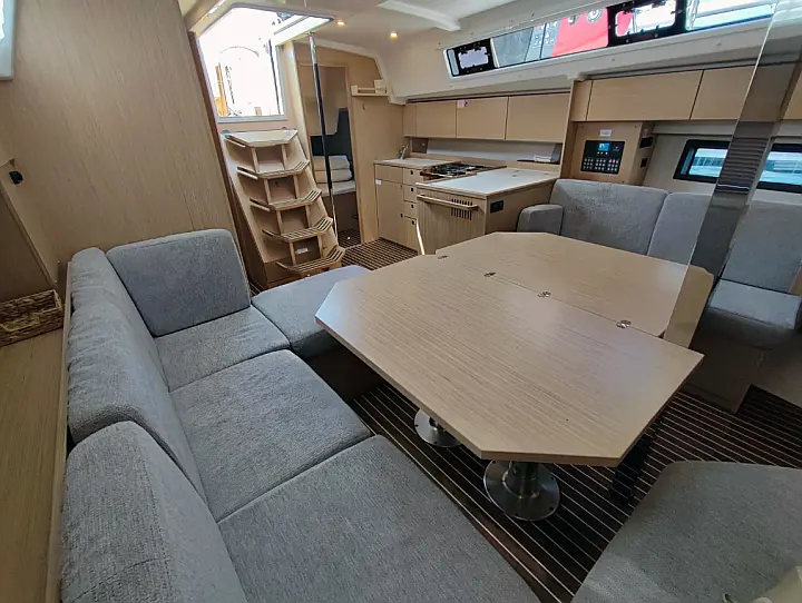 Bavaria C42 - 