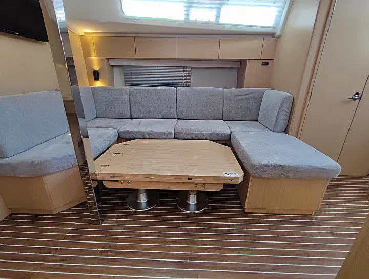 Bavaria C42 - 