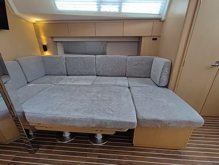 Bavaria C42 - 