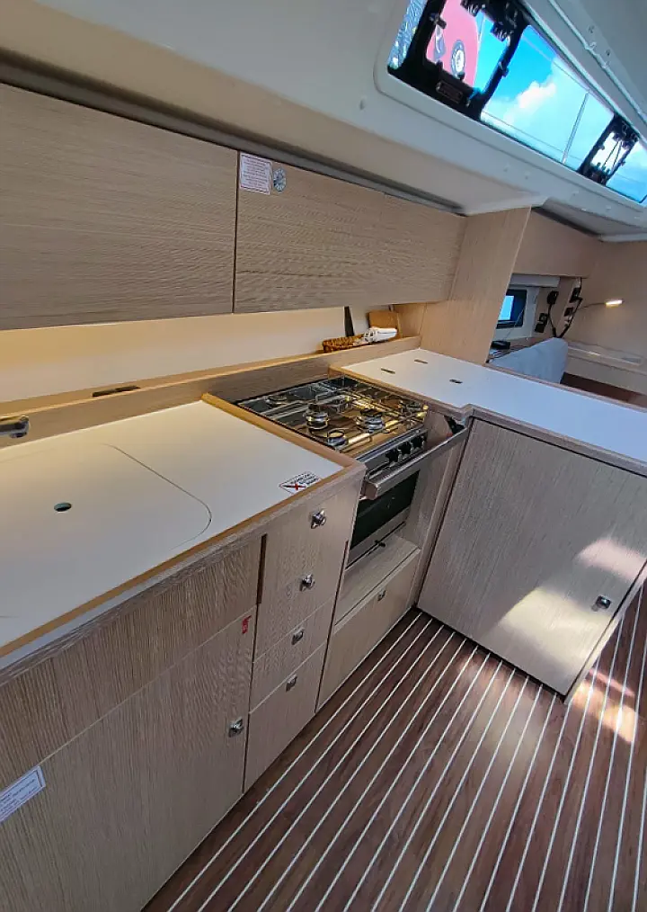Bavaria C42 - 