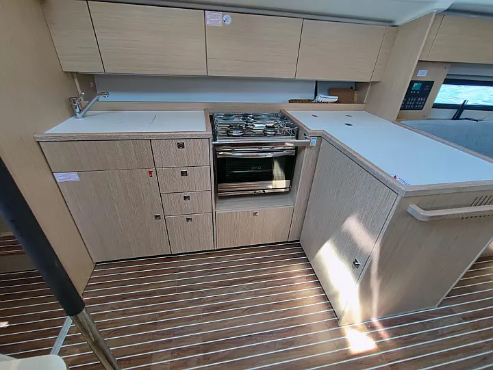 Bavaria C42 - 