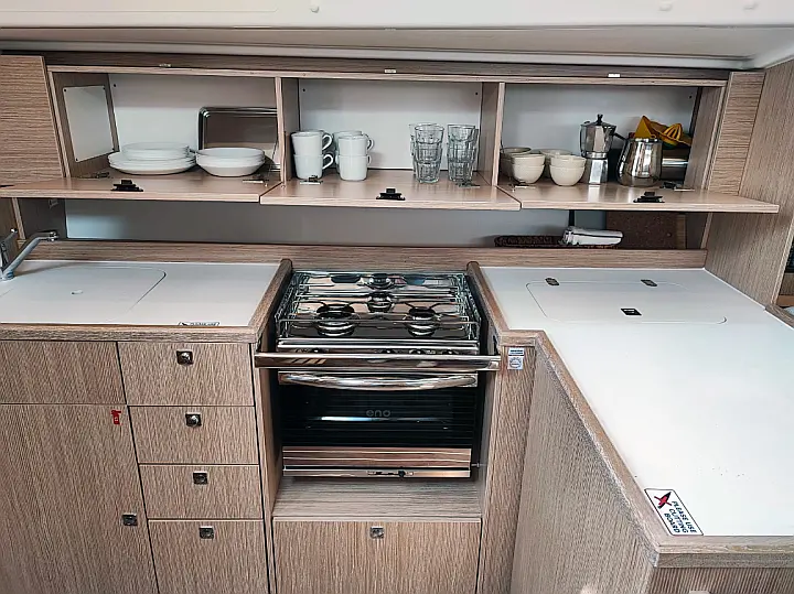 Bavaria C42 - 