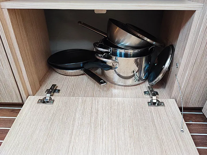 Bavaria C42 - 
