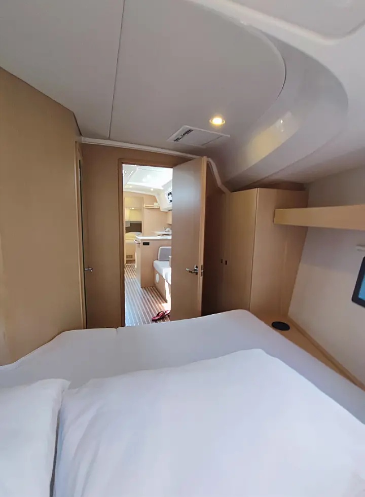 Bavaria C42 - 
