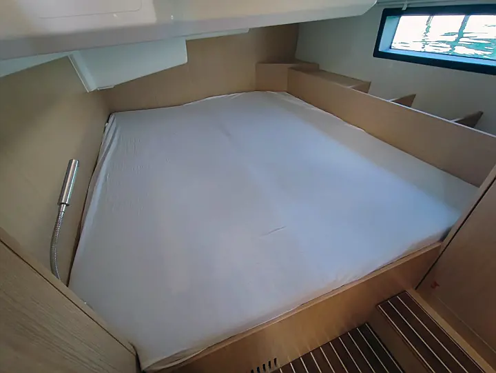 Bavaria C42 - 