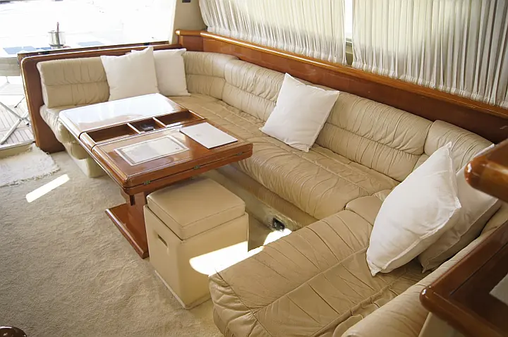 Ferretti 175 FLY - interior sofa babor