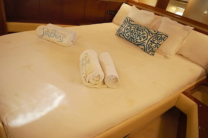 Ferretti 175 FLY - cama master proa