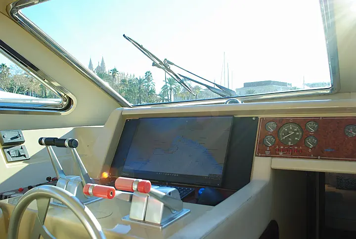 Ferretti 175 FLY - interior ``uente plotter