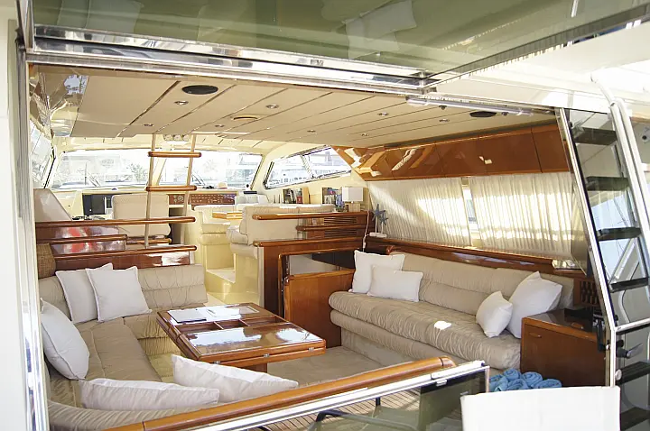 Ferretti 175 FLY - interior salon completo