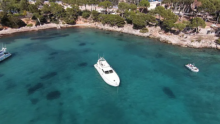 Ferretti 175 FLY - dron alto punta negra