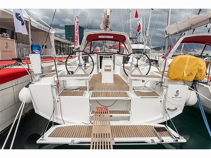 Oceanis 38.1 - External image