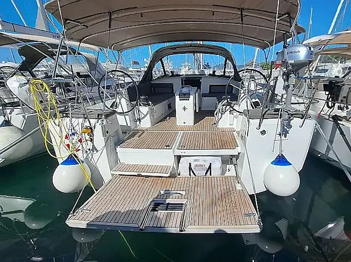 Sun Odyssey 490 - External image
