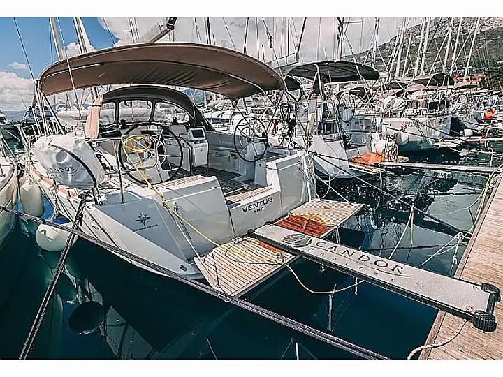 Sun Odyssey 449 - External image