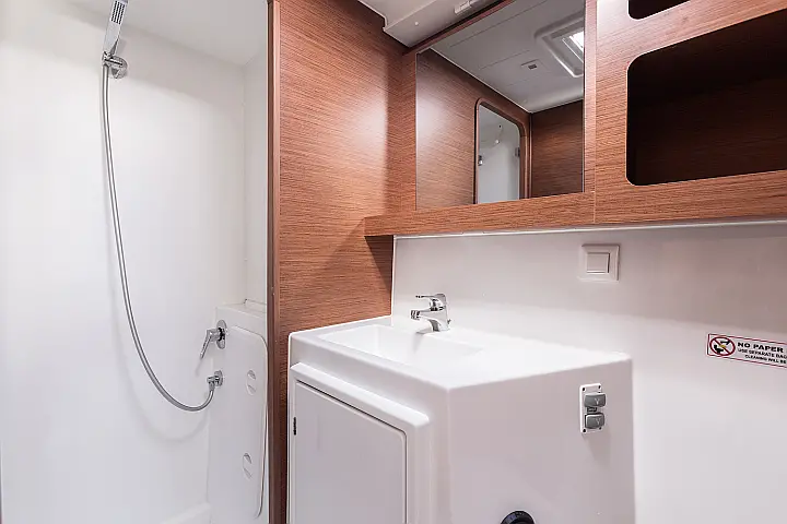 Lagoon 42 - 