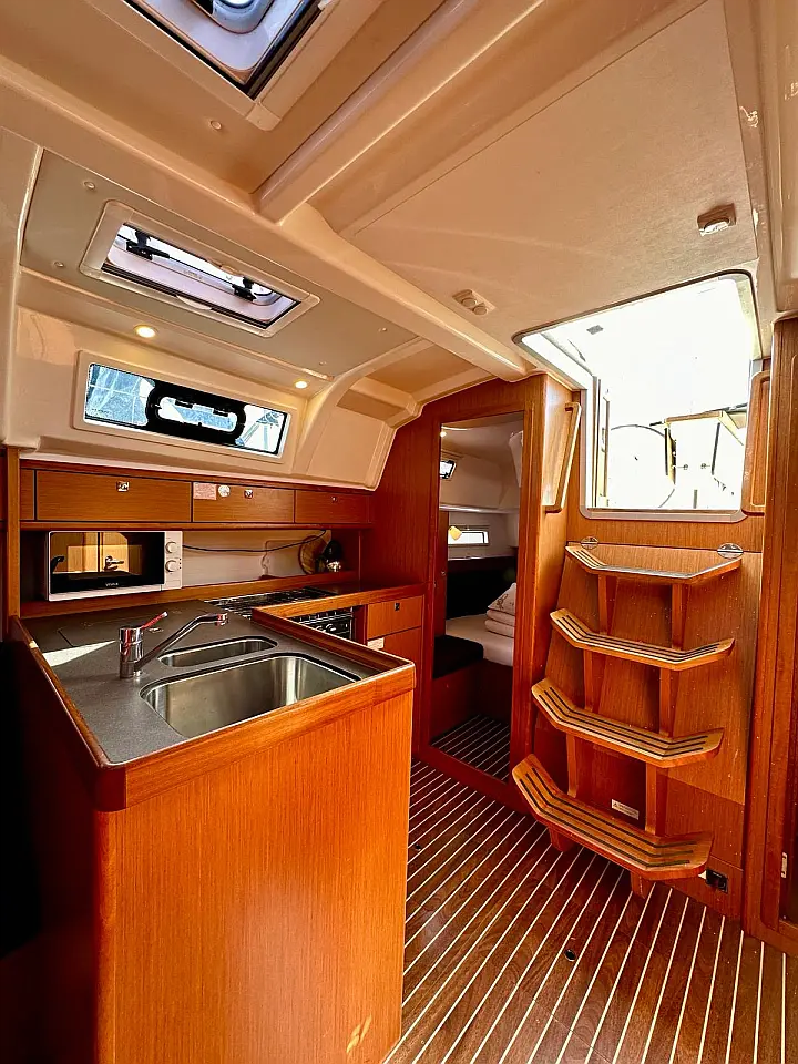 Bavaria Cruiser 37 - 