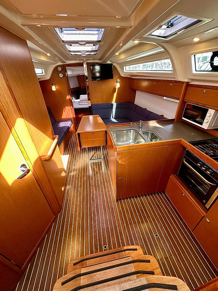 Bavaria Cruiser 37 - 