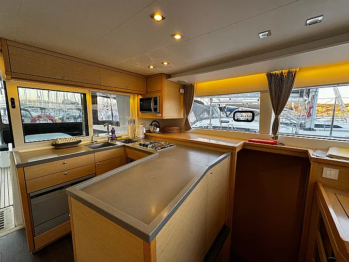 Lagoon 450 Fly - 