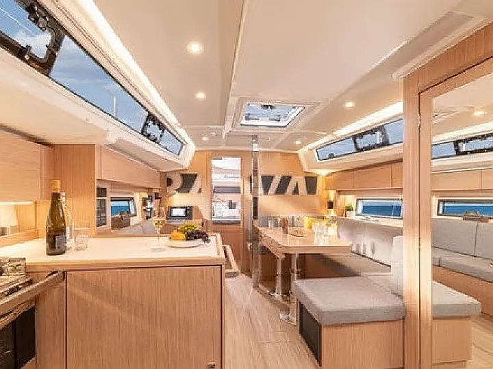 Bavaria C38 