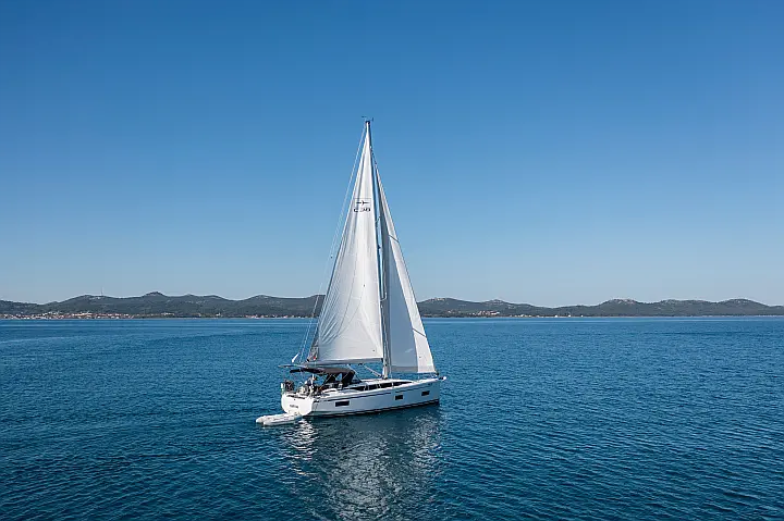 Bavaria C38 - 