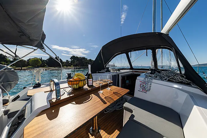Bavaria C38 - 