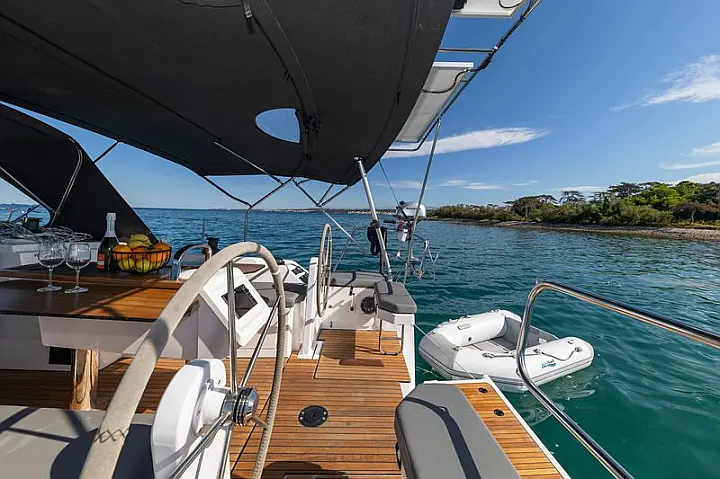 Bavaria C38 - 