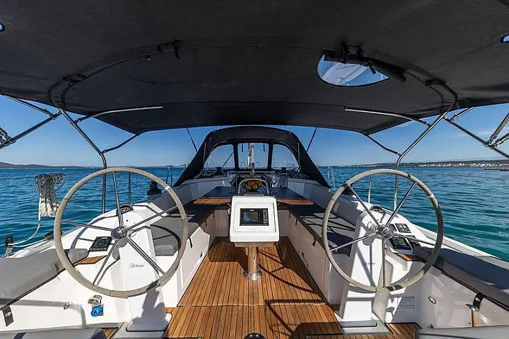 Bavaria C38 - 