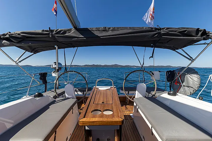 Bavaria C38 - 