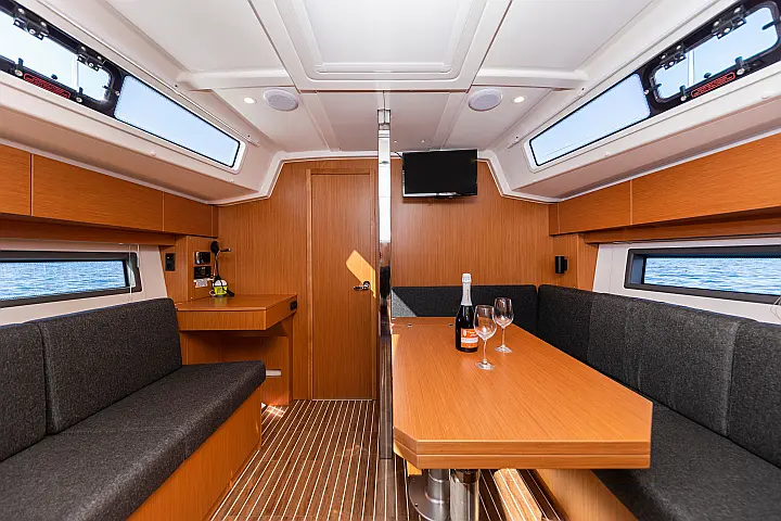 Bavaria C38 - 