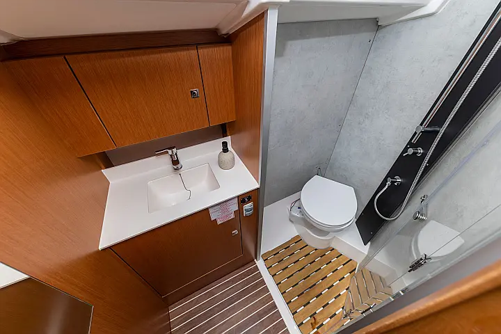 Bavaria C38 - 