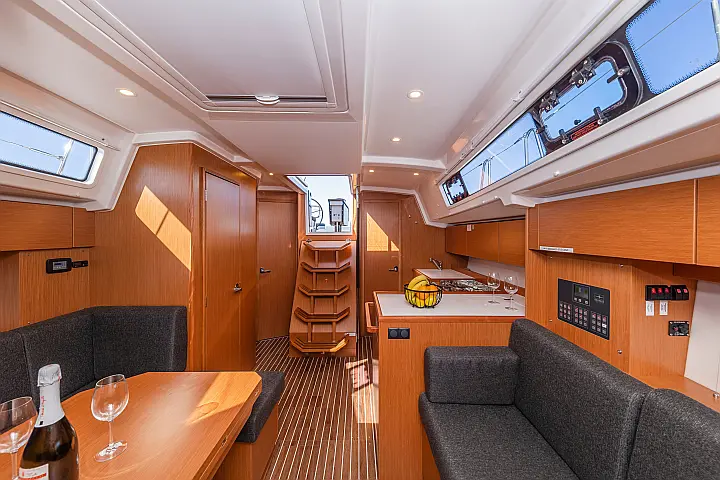 Bavaria C38 - 