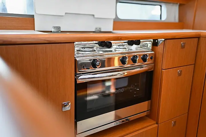 Bavaria C46 - 