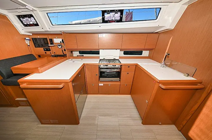 Bavaria C46 - 