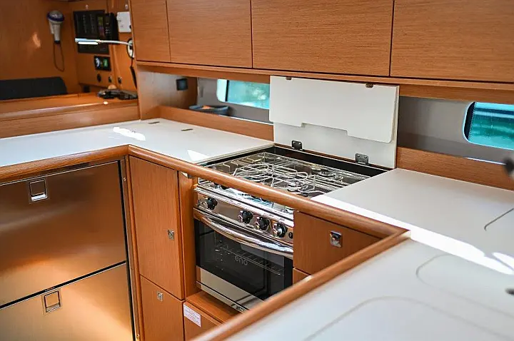 Bavaria C46 - 