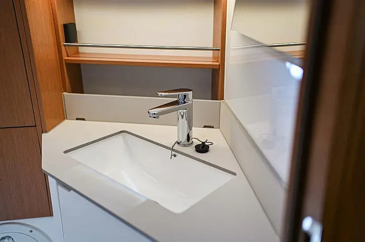 Bavaria C46 - 