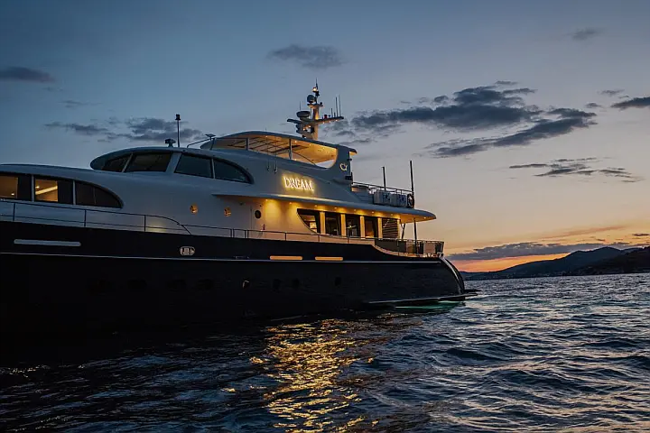 Cyrus Yachts 34M - 