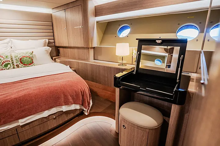 Cyrus Yachts 34M - 